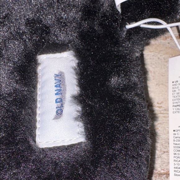 Old Navy Black Fuzzy Slippers Size 8 - Picture 6 of 9